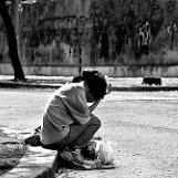 fille-rejetee-societe