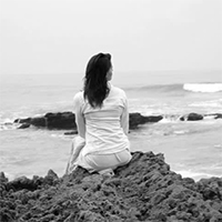 distant-relationship-sadness