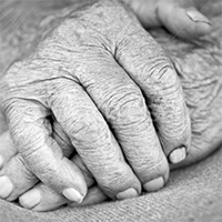 old-woman-hand