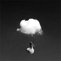 fille-reveuse-nuages