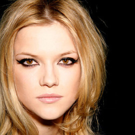 eye-liner-defile-blumarine